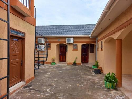 Vision Gate Hotel-Shirikat