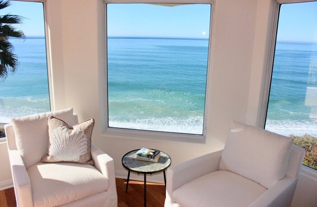 Vista Blanca: Luxurious 5-bdrm in Cyprus Cove