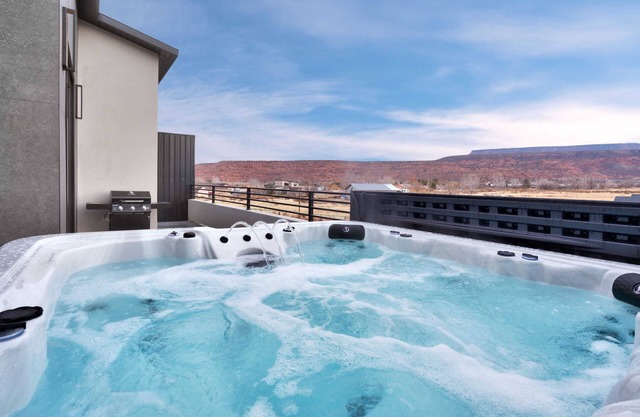 Vizcaya #6 - Moab's Newest Luxury Rental (Hot Tub)