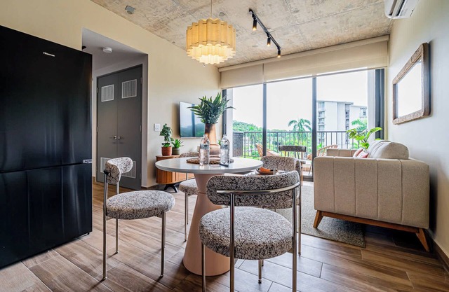 w* | Modern 2BR w/Great Deco in Centriqo