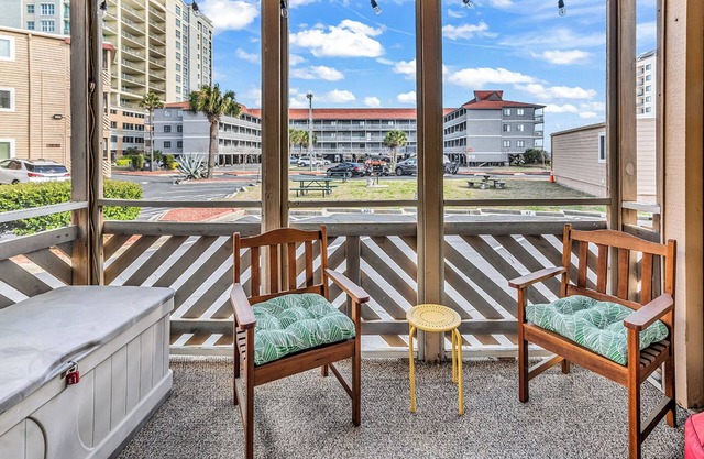 Waipani Villas. 2BR/2BA Across the Street from the Ocean. Newly Renovated!.