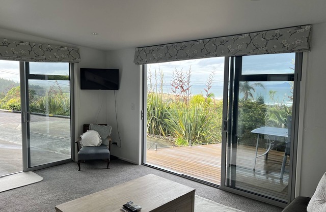 Waipu Cove Beach Stay - 5 mins walk to the beach.