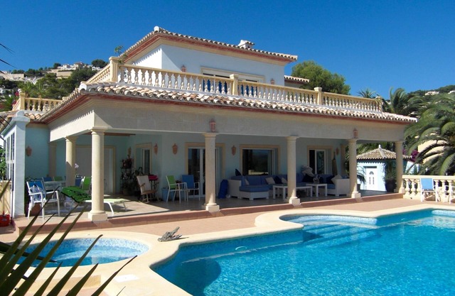 ¡Despierta a la Med! Vida de lujo, vistas impresionantes, piscina, gimnasio, sauna y mucama