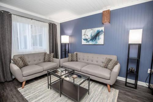 Walk to 12 South, 7 min to downtown, Free Parking!