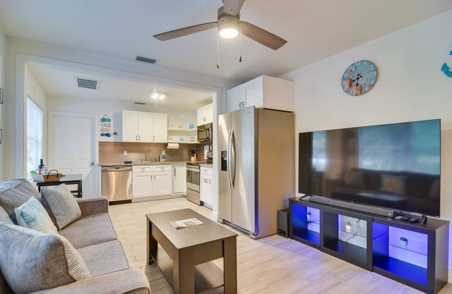 Walk to Art District + Beach: Pet-Friendly Getaway