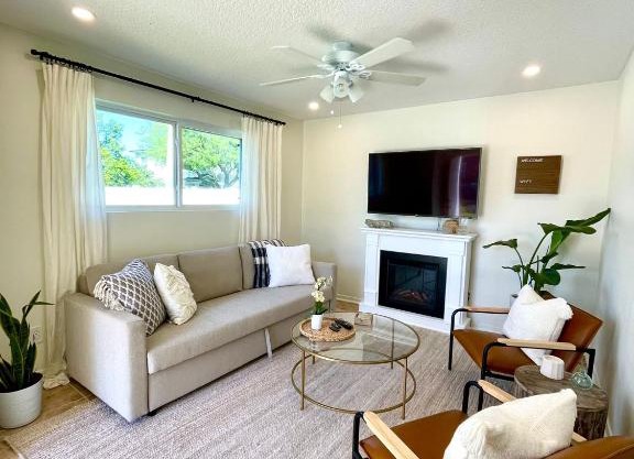 Walk to Beach - Fully Renovated Modern Jax Beach Retreat