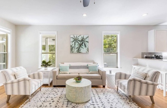 WALK TO BEACH, BIG FENCED YARD, DOG FRIENDLY SLEEPS 8, 3 BR/2BA, UPDATED