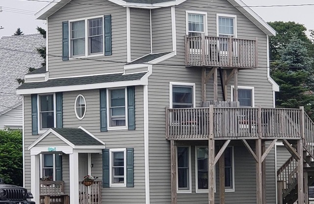 Walk to Campobello & beach/Weekly discount/Pets welcome/Water views /Fire pit
