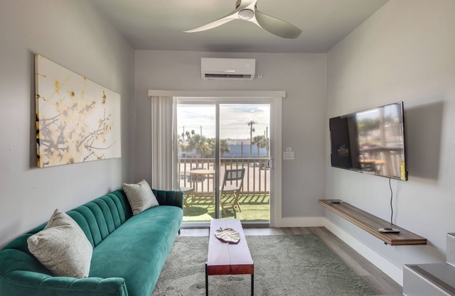Walk to Daytona Beach & Boardwalk: Apt w/ Balcony