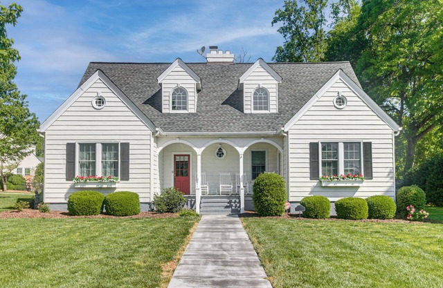 Walk to Dining & Shops: Historic Belmont Home