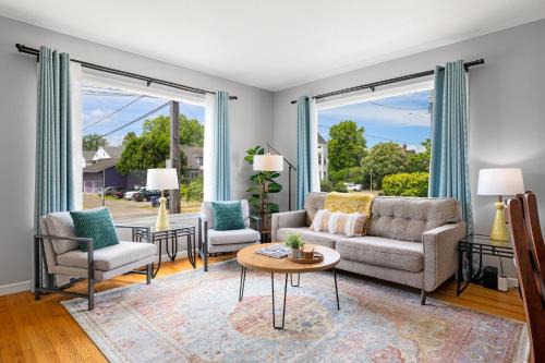 Walk to Dining & Waterfront, Spacious with Best Beds