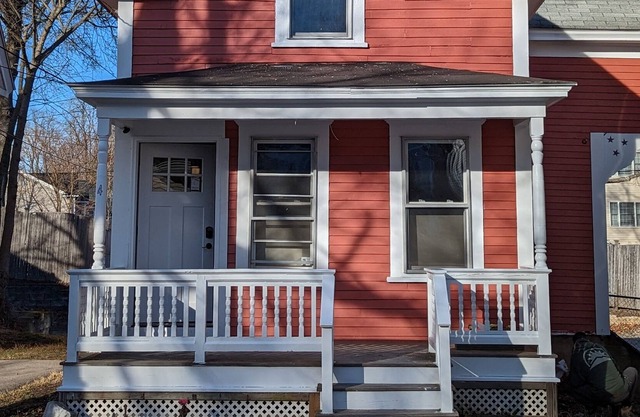 Walk to downtown Dover -- Full house with full kitchen, washer/dryer & large TV.