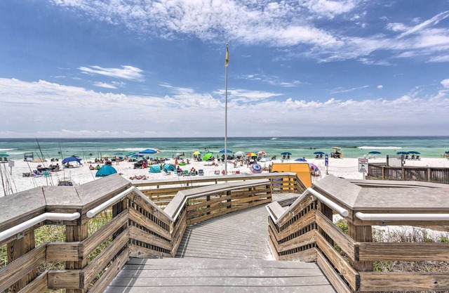 Walk to Golf Course & Beach: Modern Destin Condo