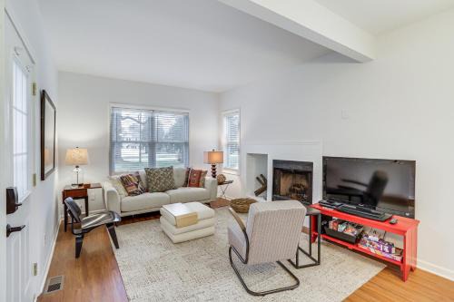 Walk to Lake Michigan - South Haven Condo!