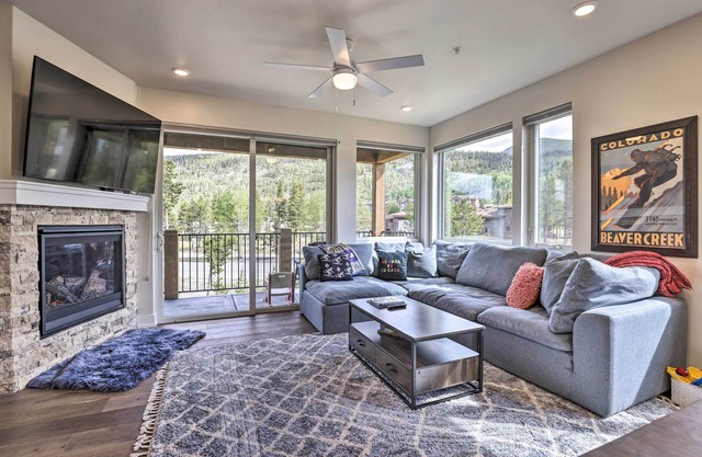 Walk to Lifts: Condo w/ Mtn Views in Keystone!