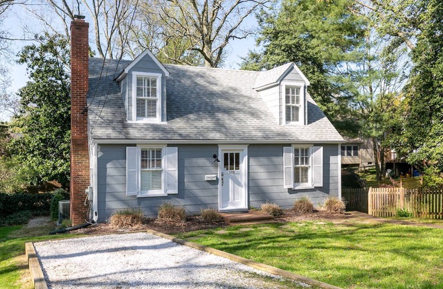 Walk to Navy stadium and restaurants from Captain’s Crossing Cape with Private deck and backyard