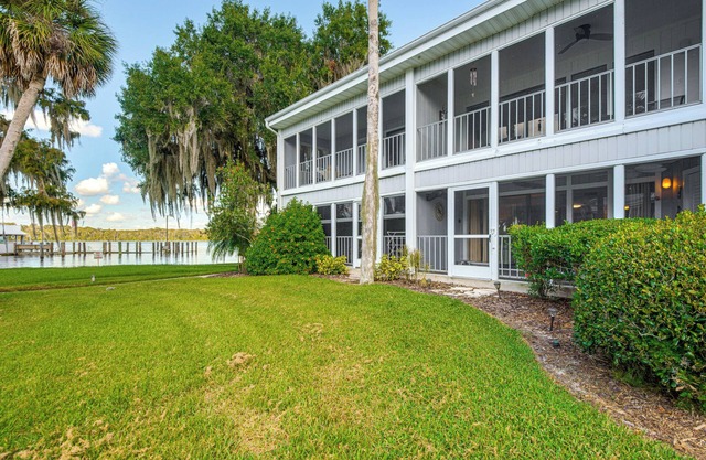 Walk to Pool: Riverfront Welaka Condo w/ Boat Ramp