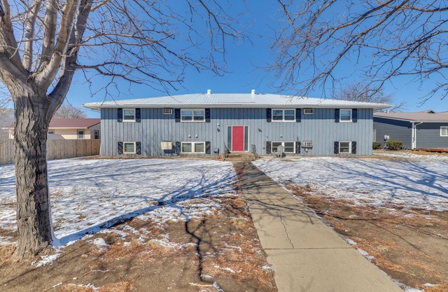 Walk to River: Downtown Pierre Apartment