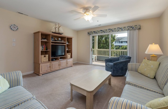 A pie de la playa! Condominio cerca de la bahía con piscina compartida y cancha de tenis.