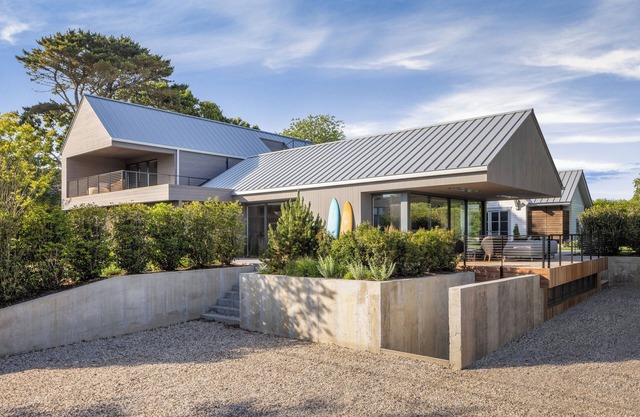 Walk to the Ditch Plains Beach from this 5 bedroom Spacious Modern Surf House!!