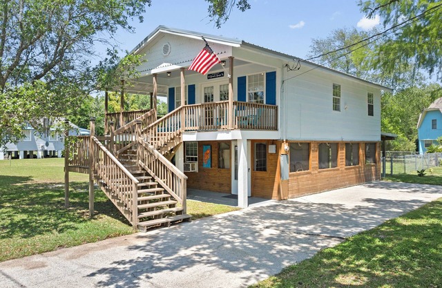 Walk to the Waves: Play & Unwind on the Coast!