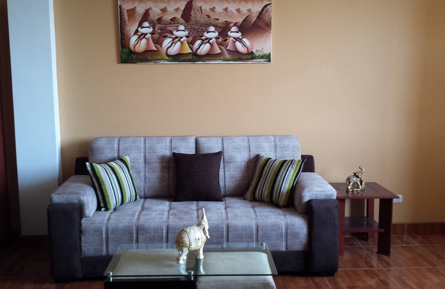 Camina Facilmente a Videna desde este privado apartamento de 2 cuartos y 1 baño.