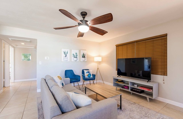 Walking distance to Downtown, the Pinellas trail and the ocean.