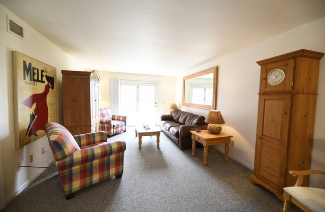 Warm And Welcoming Residence On The Fox River