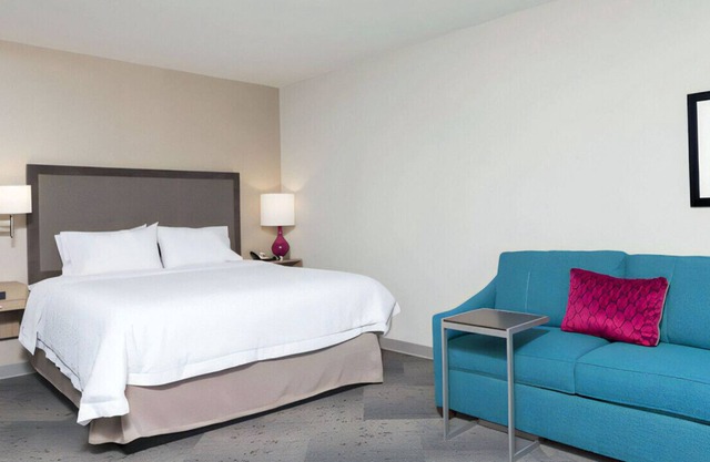 Warm & Inviting Room! Parking & Wi-Fi Included!