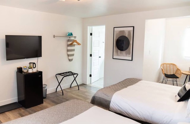 Warm Mountain Retreat with On-Site Lounge & Family Suites