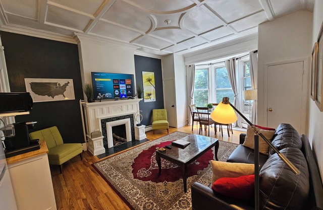 Washington Parkside Queen 1 Bedroom In 1800s Brownstone!