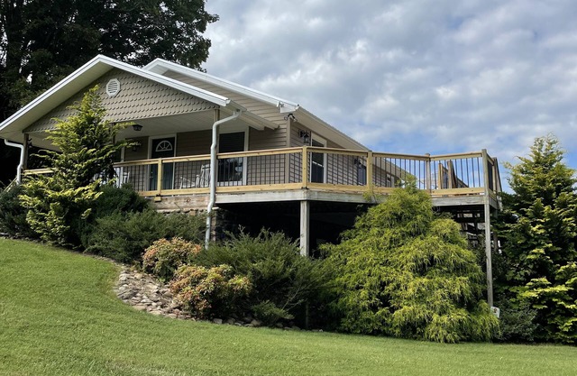 Watauga's End Farm. Escapada Riverside en East TN