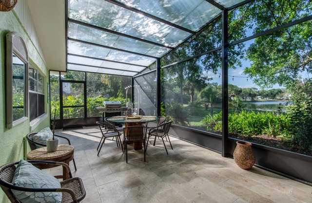 Water View Garden Oasis-15 minutes to the beach