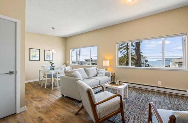 Water view, public beach WIFI BBQ -PCA