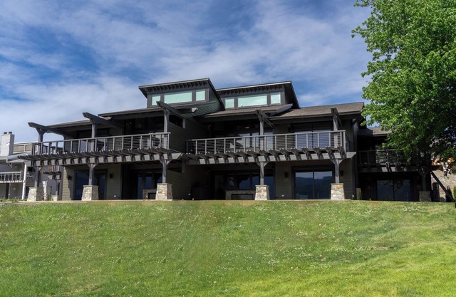 Waterfont Luxury- Yacinde B4