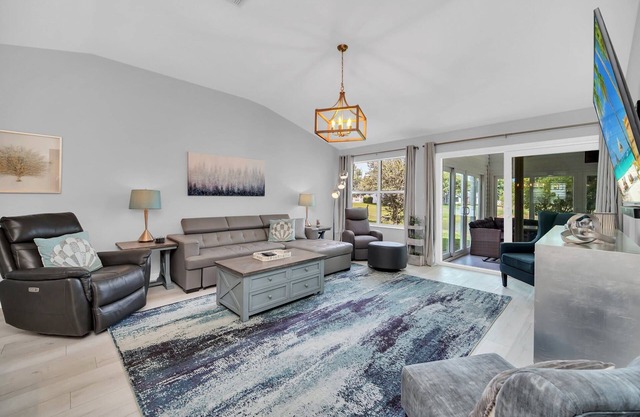 Waterfront 3Bed in The Villages