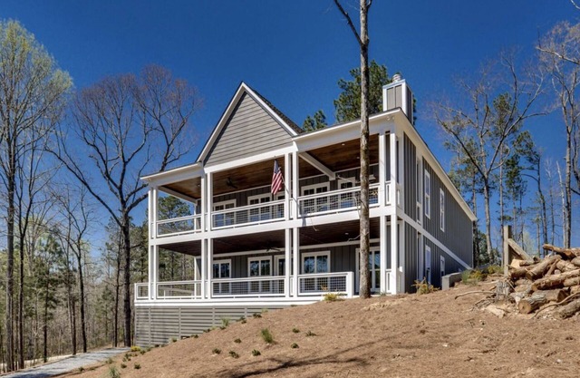 Waterfront 5-Bedroom Cabin on Lake Martin