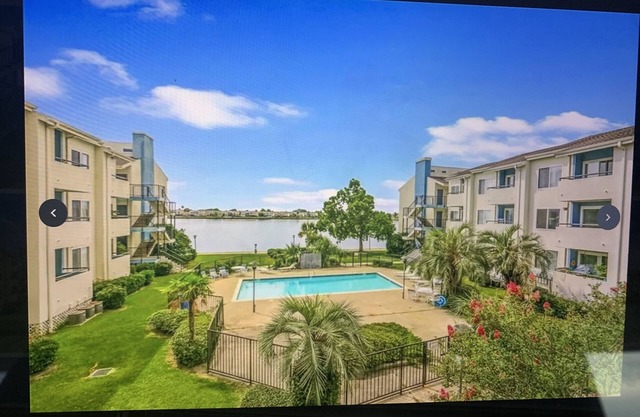 Waterfront, Amazing sunset overlooking pool.