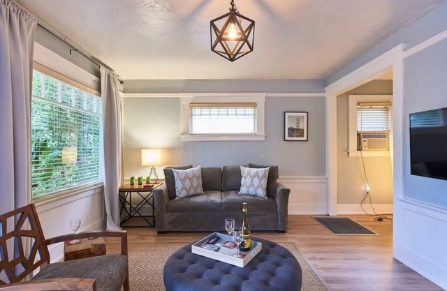 Boutique Bungalow One by Waterfront, a pie de Vallejo Ferry a SF y Winetrain