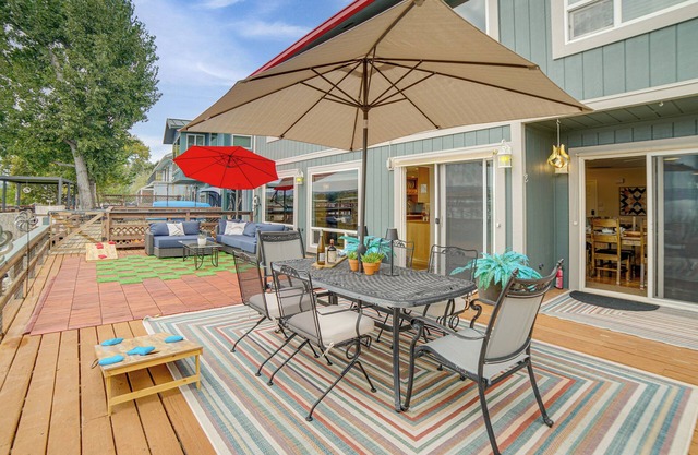 Waterfront Clear Lake Home w/ Game Room & Deck!