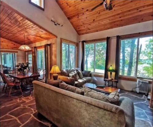 Waterfront Cottage in Lion's Head