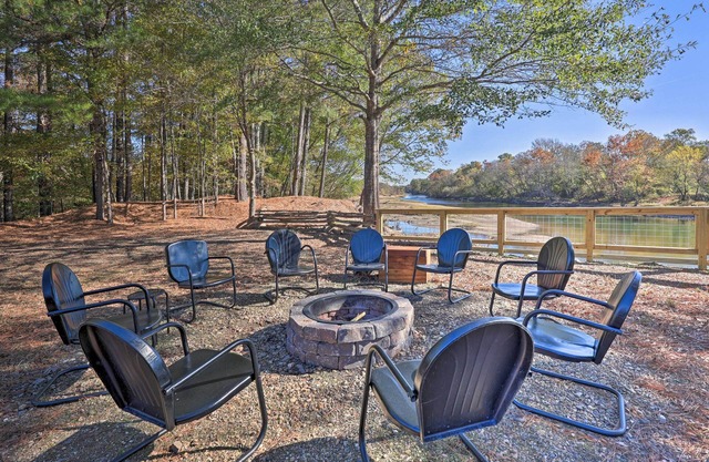 Waterfront Deck: Home on Ouachita River!