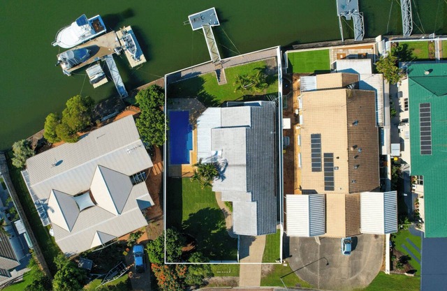 waterfront dream holiday house