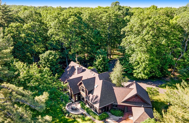 Waterfront elegance with private beach & hot tub - dogs welcome