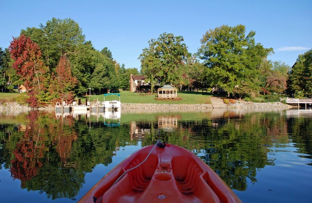 Waterfront Lodge en Beaverdam Creek Cove con muelle privado y rampa para botes