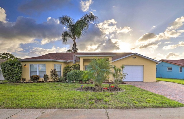 Florida Waterfront Home w / Boat Lift & Kayaks!