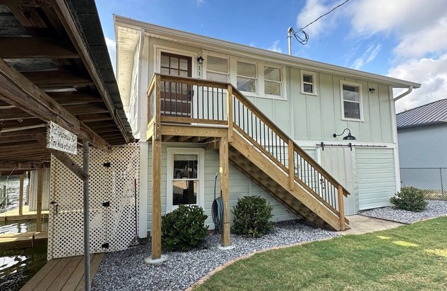 Waterfront home in Crystal River w/private dock and kayaks