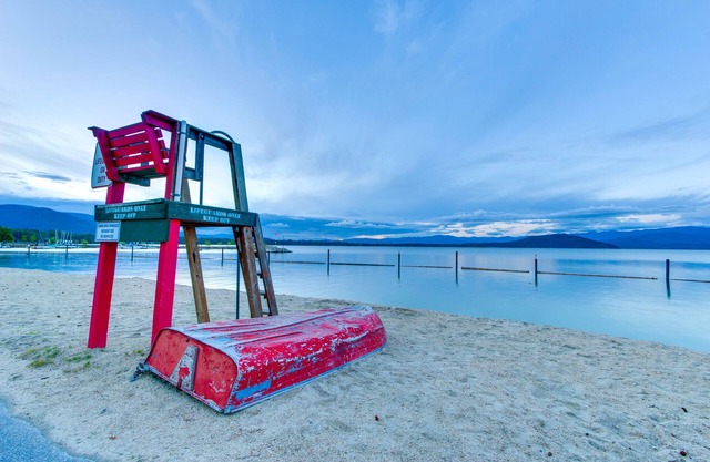 Encantadora casa frente al agua que admite perros con muelle privado y espacio para todos