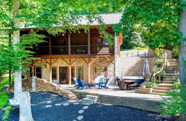 Waterfront LKN Log Cabin