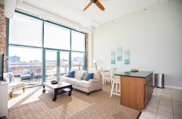 Condominio de lujo frente al mar - Dos noches min. Capacidad para 4 personas con vista de Cedar Point !!